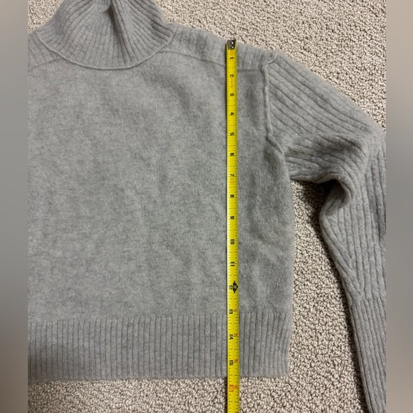 FREE PEOPLE 100% CASHMERE Gray Turtleneck Sweater - Picture 4 of 4